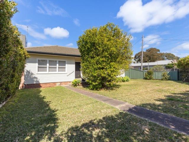 Light Filled Cottage in a Convenient Location!