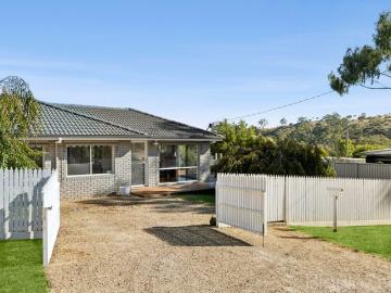 Light Filled Country Escape Close to Daylesford & Hepburn Springs