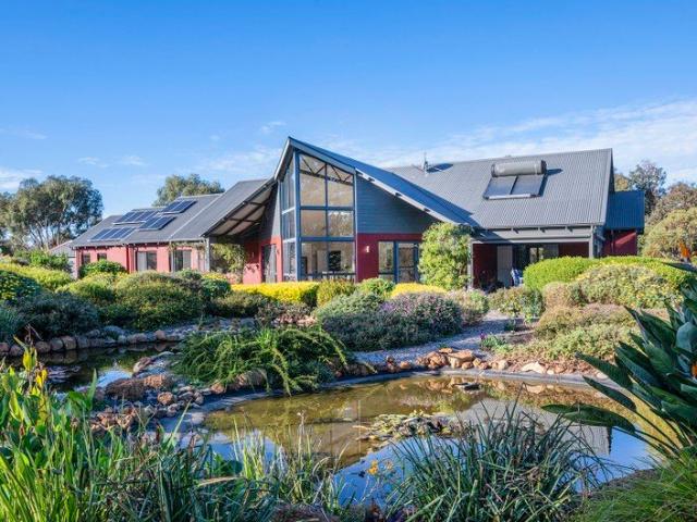 Light Filled Country Retreat on 1ha