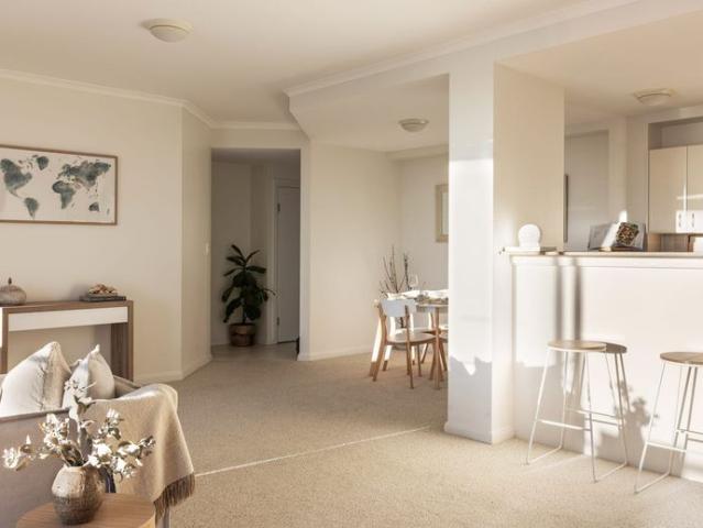 Light filled coastal apartment set in the vibrant heart of Cronulla
