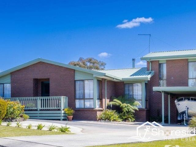 Light Filled Coastal Living with Space, Flexibility & Future Potential