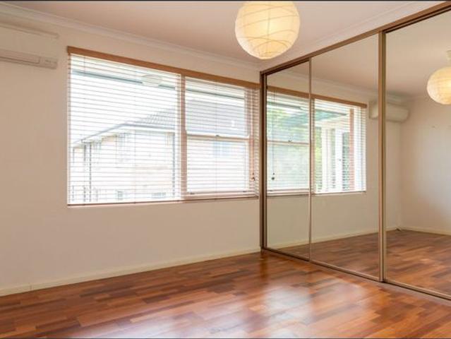 LIGHT FILLED, COMFORTABLE APARTMENT IN NEUTRAL BAY