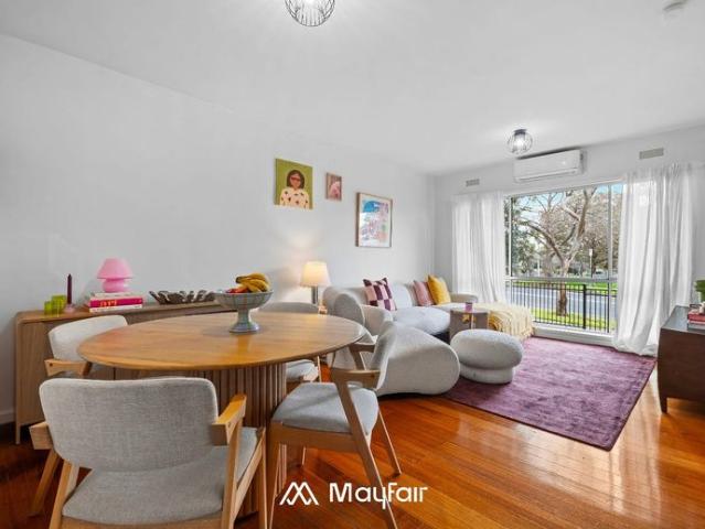 Light Filled & Comfortable Unit in the Heart of Sunshine