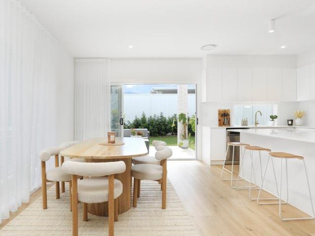 LIGHT FILLED CONTEMPORARY LIVING