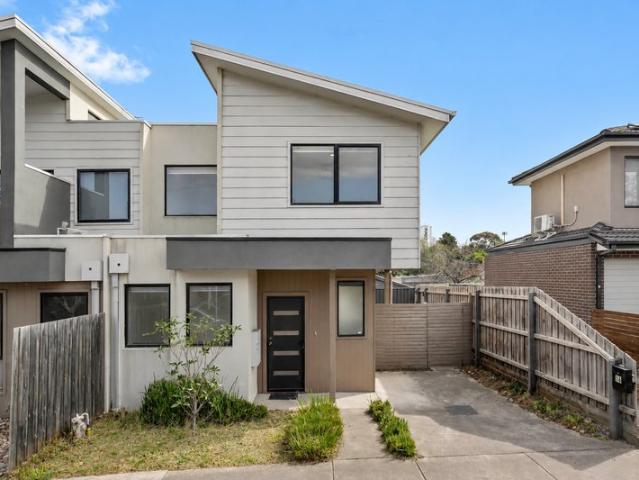 Light Filled Contemporary Living with No Owners Corporation Fees