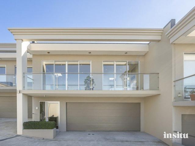 Light Filled Contemporary Residence in Prestigious West Hobart