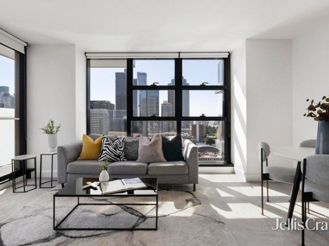 Light filled city retreat in Melbourne's Paris End