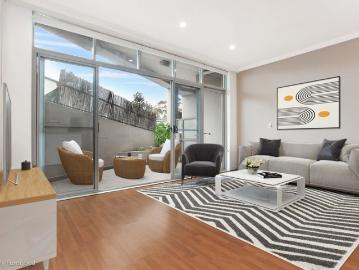 Light Filled and Airy Courtyard Apartment in Lifestyle Location