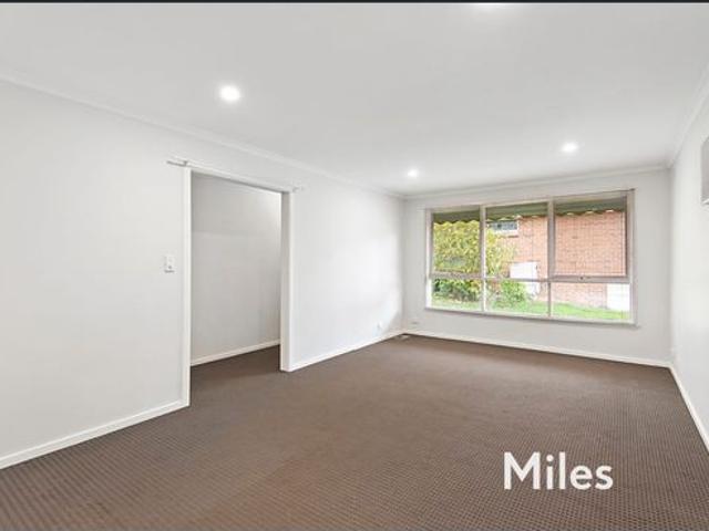 LIGHT FILLED AND SECLUDED UNIT