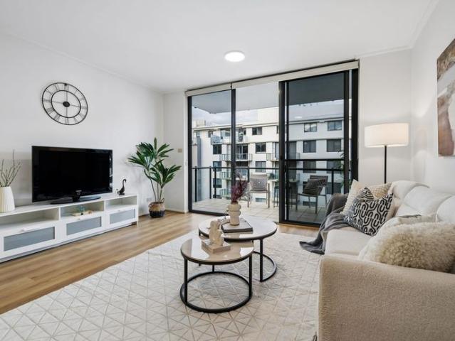 Light Filled Apartment Offering Space, Privacy & Modern Comfort