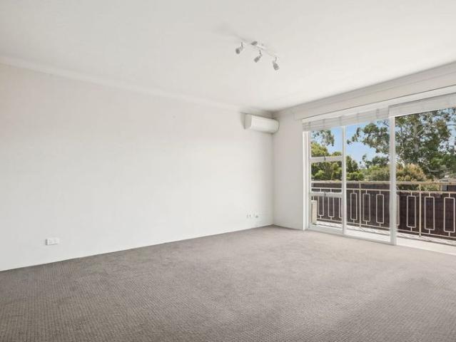 Light Filled Apartment Close to Light Rail