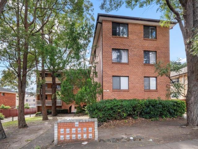 Light Filled Apartment in a Convenient Location