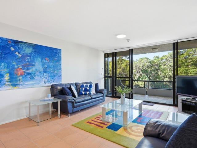 Light Filled Apartment In A Prime Beachside Location With Resort Amenities