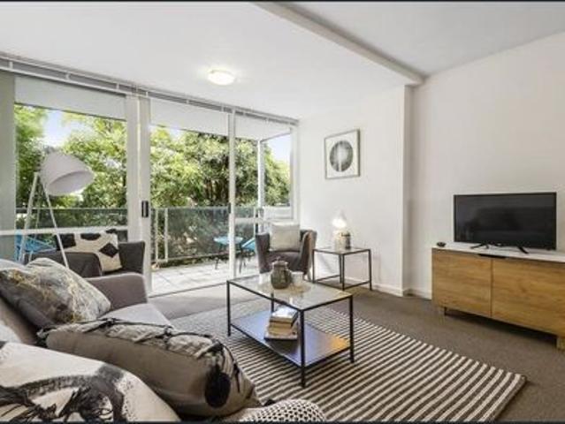 Light Filled Apartment in a Prime Kew Location