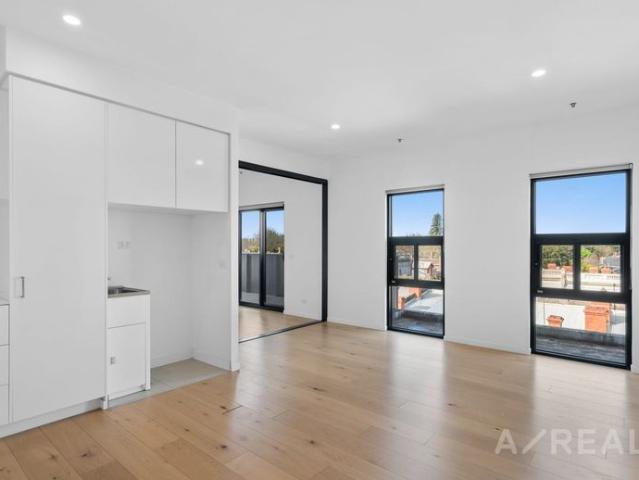 Light Filled Apartment in a Prime Hawthorn East Location