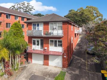 Light Filled Apartment in an Ultra Convenient Penshurst Location