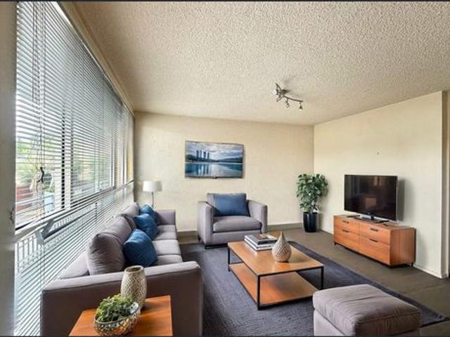 Light Filled Apartment in an Unbeatable Location