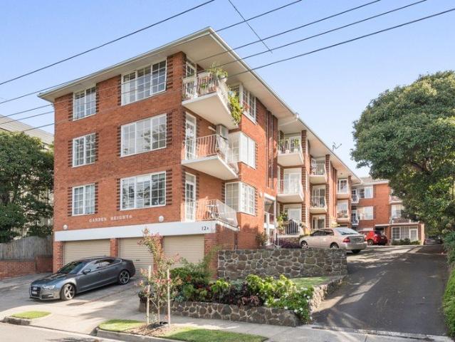 Light Filled Apartment in Garden Heights
