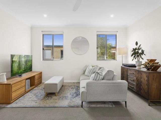 Light Filled Apartment in Premium Lifestyle Location