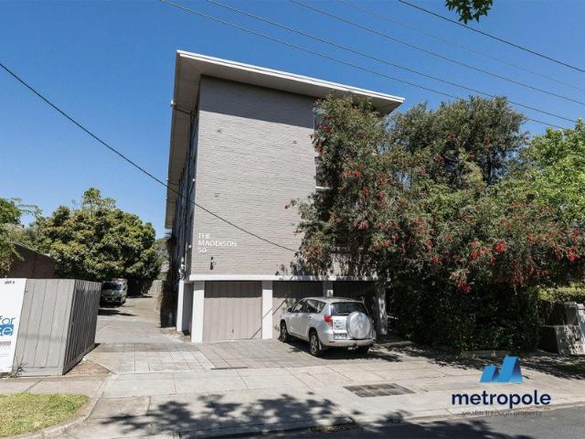 LIGHT FILLED APARTMENT IN PRIME CAMBERWELL LOCATION