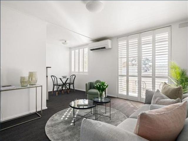 Light Filled Apartment in Prime Kew Location