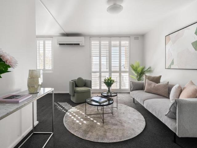 Light Filled Apartment in Prime Kew Location