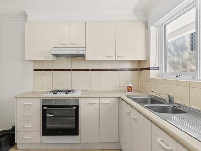 Light Filled Apartment in Prime South Yarra Location