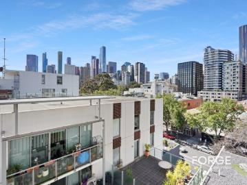 Light Filled Apartment in Prime West Melbourne Location