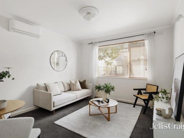 Light filled apartment living in Richmond
