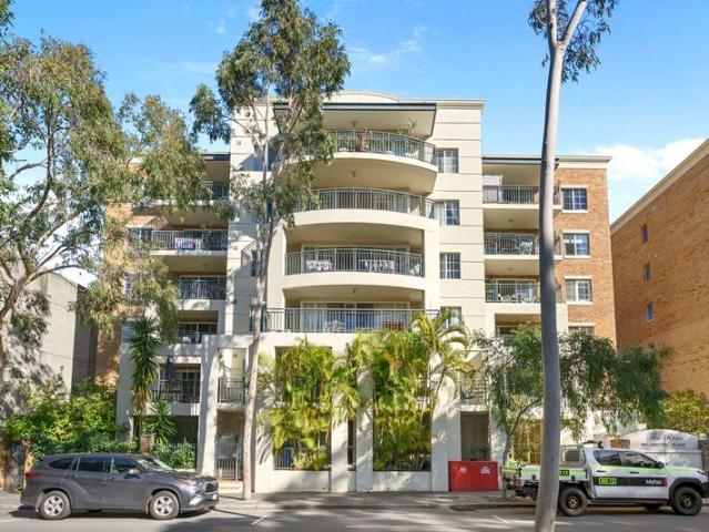 LIGHT FILLED APARTMENT WITH NORTH FACING BALCONY!