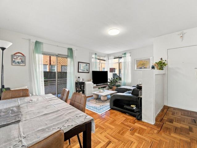 Light Filled Apartment with Space, Comfort & Convenience