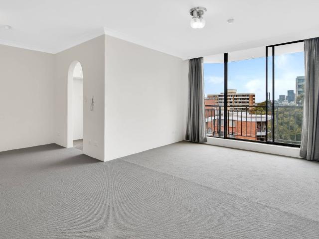 LIGHT FILLED APARTMENT WITH POOL