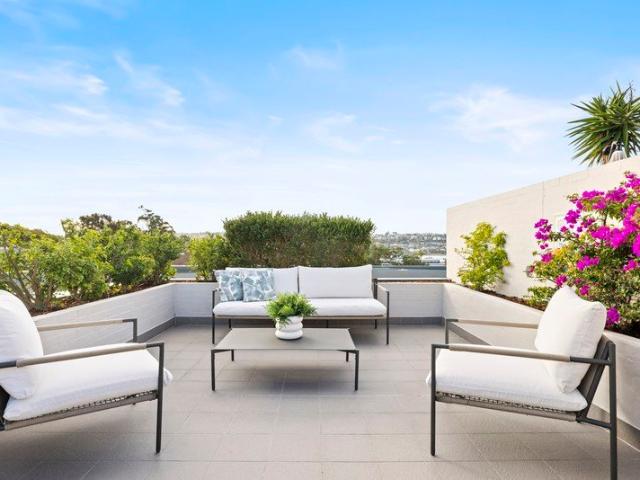 Light filled apartment with private rooftop terrace