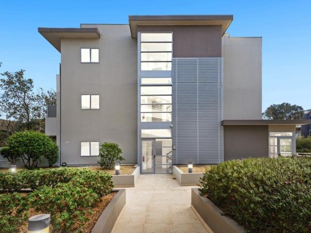Light Filled Apartment with Water Views and Lifestyle Convenience