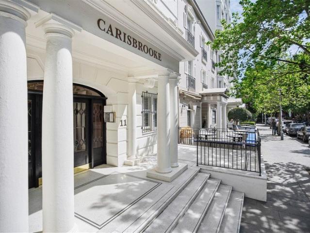 Light filled Art Deco Gem in Potts Point's Prestigious Carisbrooke