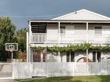 Light Filled Architectural Coastal Living Backing Directly onto the Reserve