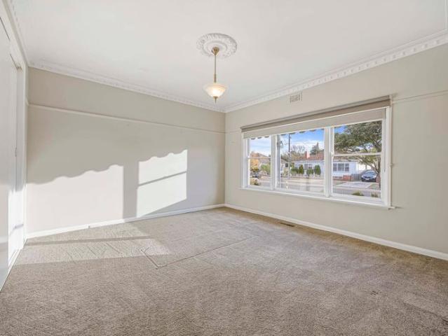 Light Filled & Beautifully Presented Wendouree Home