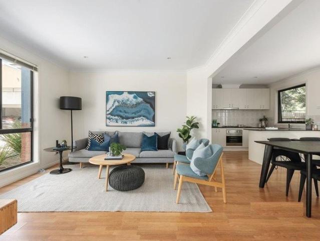 LIGHT FILLED GEM IN THE MCKINNON HIGH SCHOOL ZONE