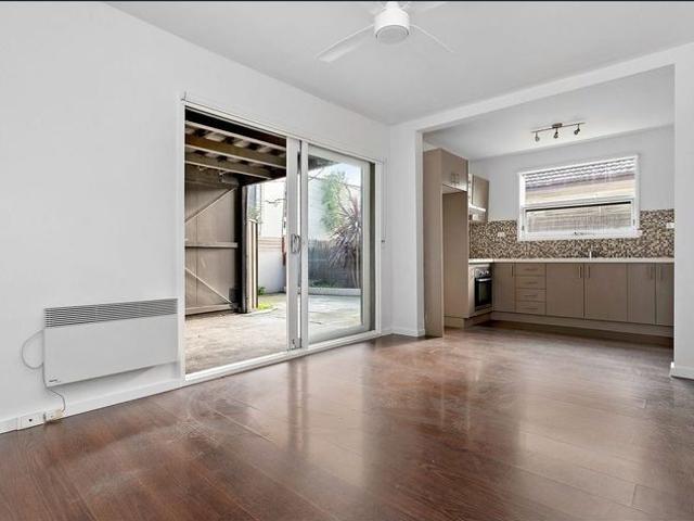 Light Filled Ground Floor Apartment with Huge Private Courtyard