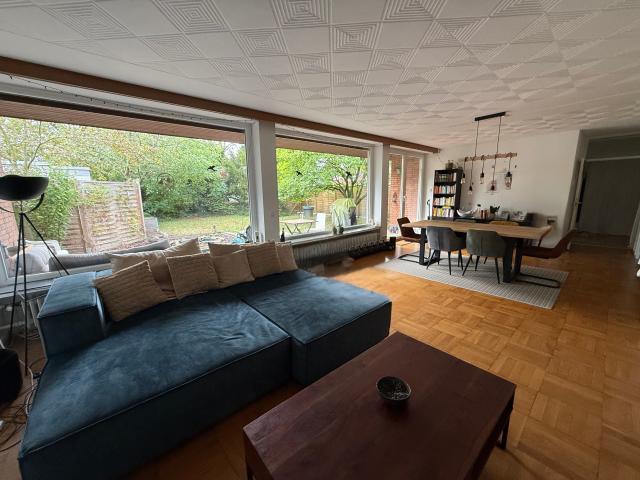 Light filled Ground Floor Apartment with Private Garden & Home Office