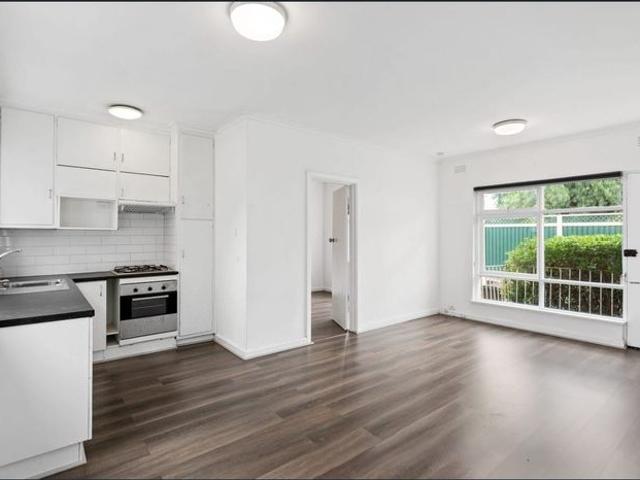 Light Filled Ground Floor Apartment in Prime Location