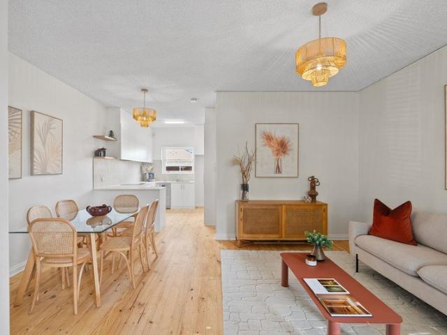 Light Filled Ground Floor Living in a Blue Chip City Fringe Setting