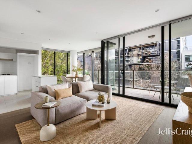 Light filled designer living & a South Yarra lifestyle