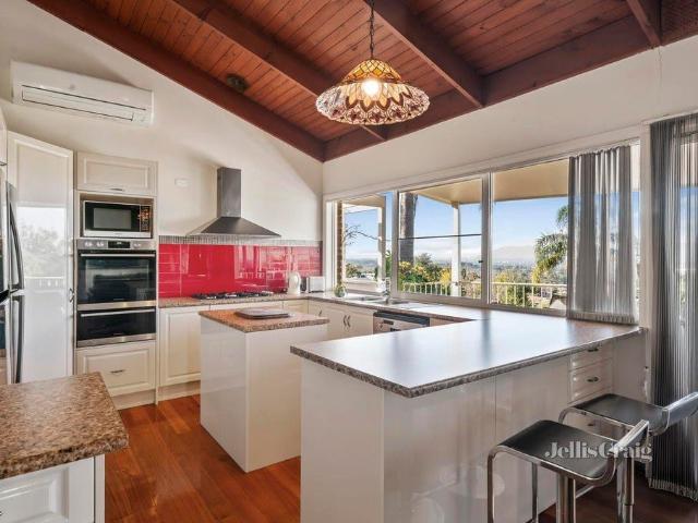 Light filled Entertainer With Views Of The Dandenong Ranges 6 month lease only