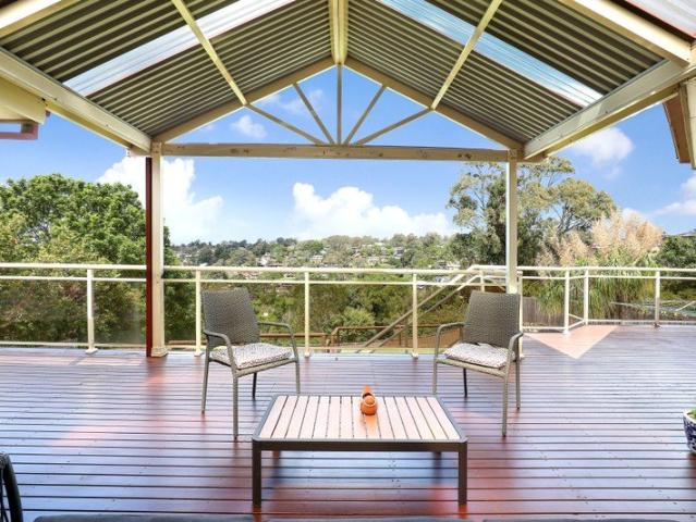 Light filled entertainer with escarpment views