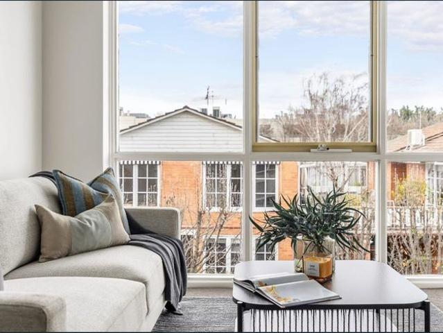 Light Filled Elegance in a Prime Toorak Address
