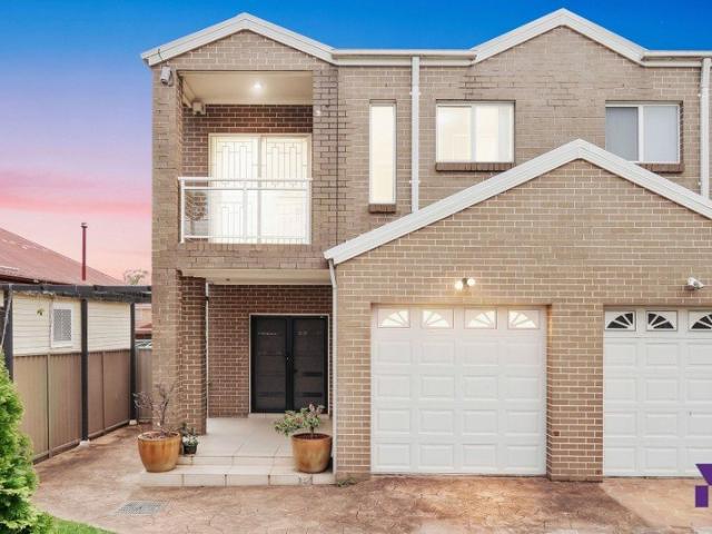 Light filled four bedroom family duplex close to shops, schools and transport