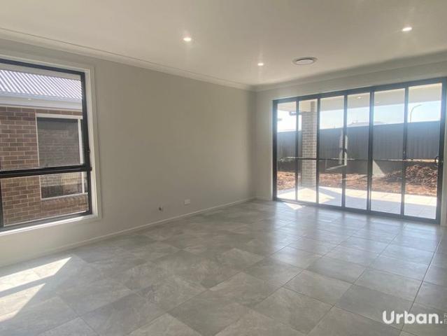 Light Filled Four Bedroom Home in Lochinvar