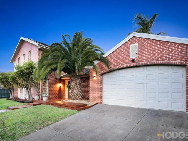 SOPHISTICATED BAYSIDE FAMILY LIVING
