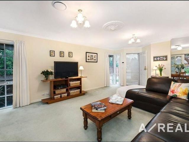 Light Filled, Family Friendly Unit in Bentleigh East
